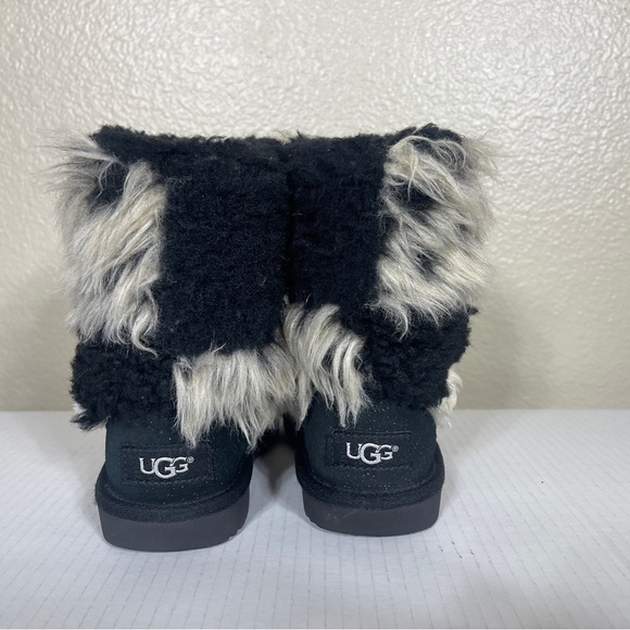 UGG‎ Classic Short Patchwork Fluff Boot Black Youth Size 2 - Picture 4 of 8